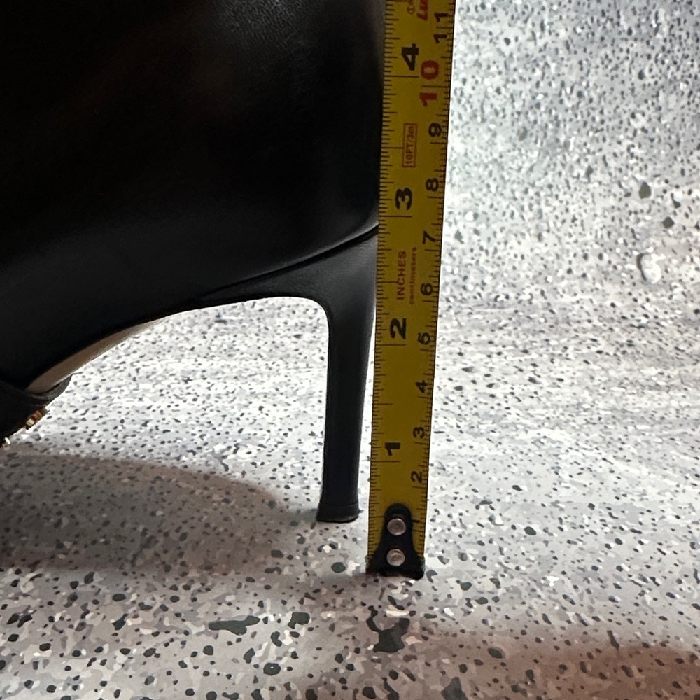 Valentino Garavani Black Rockstud Ankle Boots in rare size 37.5 (Fits US 7) - Picture 11 of 12